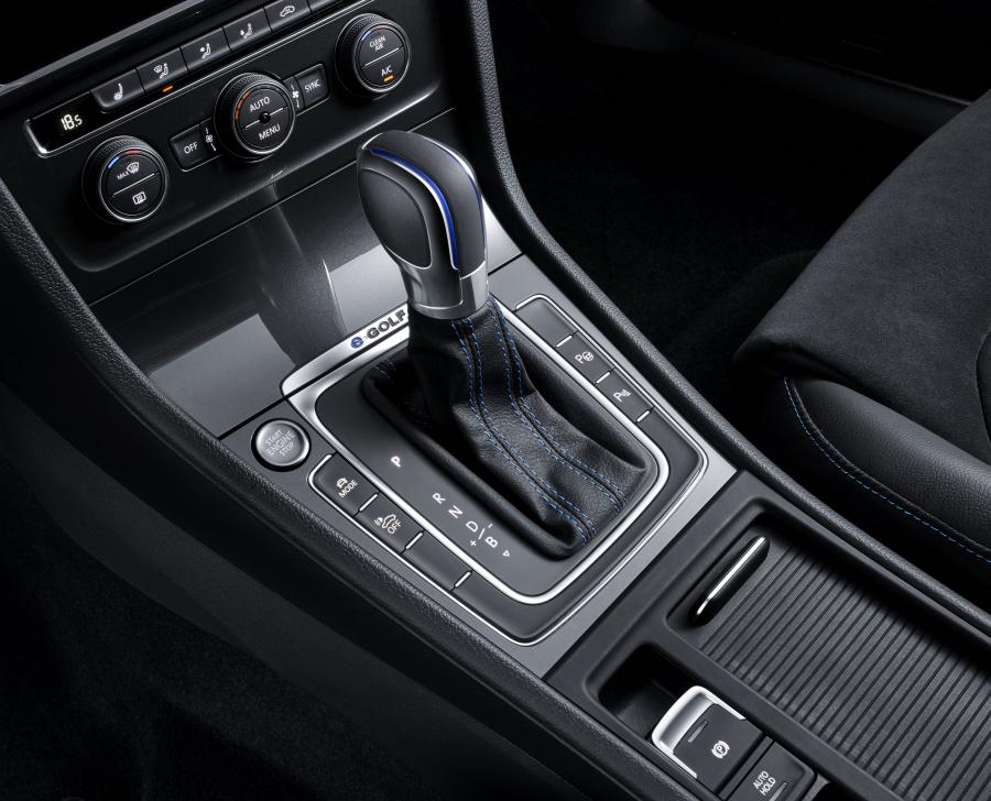 Детали интерьера Volkswagen e-Golf (Typ 5G) 2019 года  (CN) (фото 18 из 35)